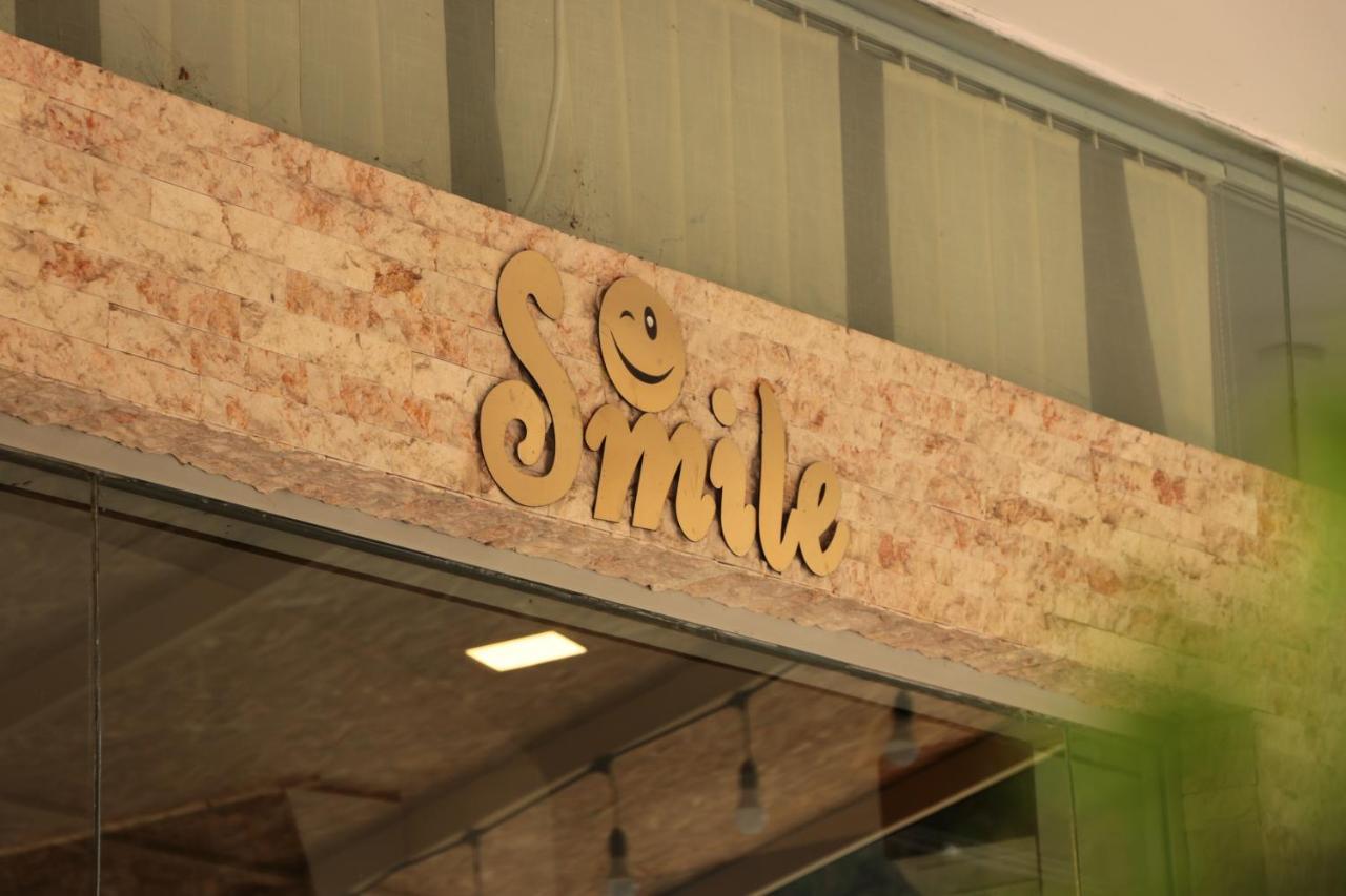 Hotel Smile Kobuleti Bagian luar foto