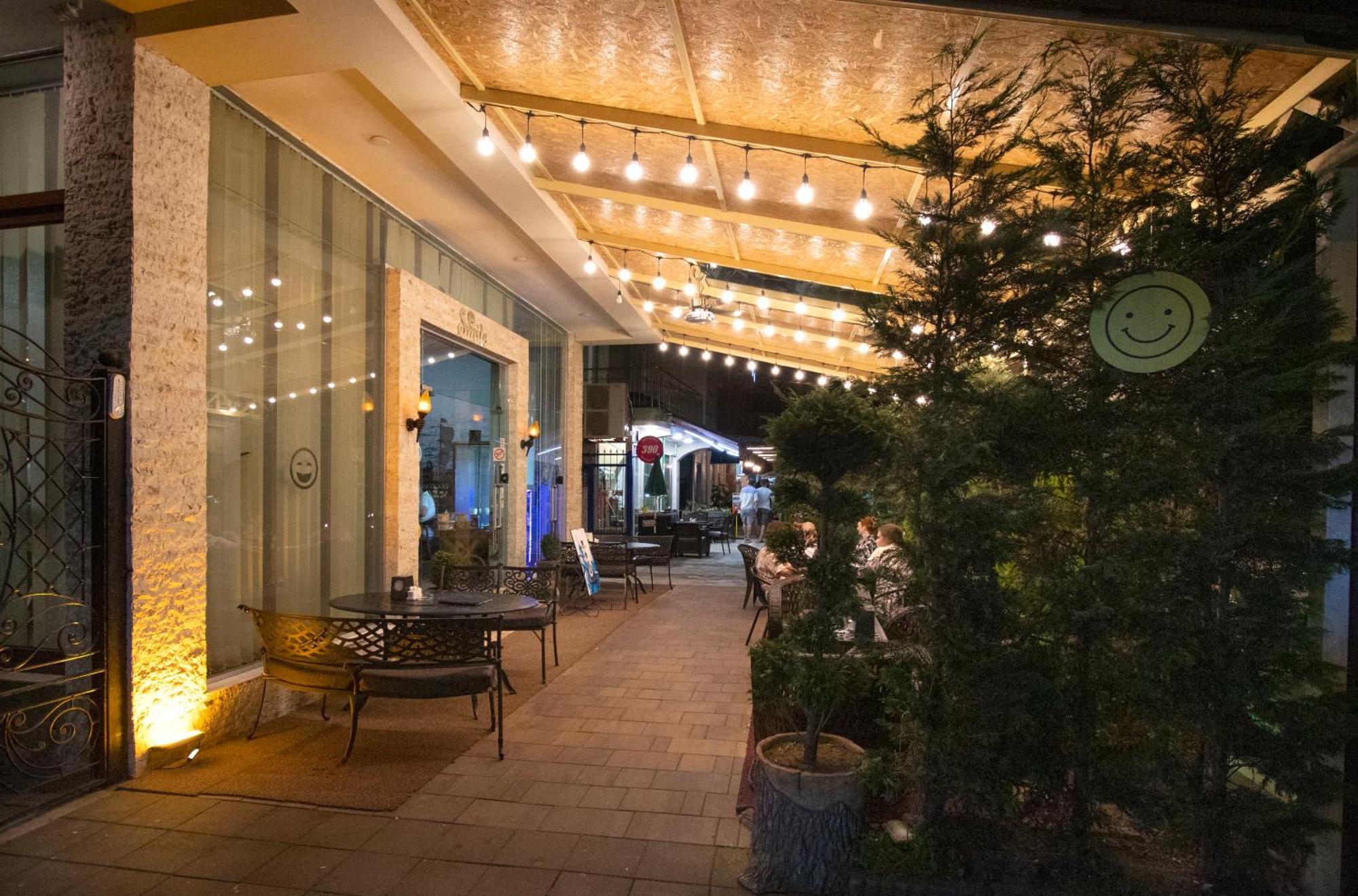 Hotel Smile Kobuleti Bagian luar foto