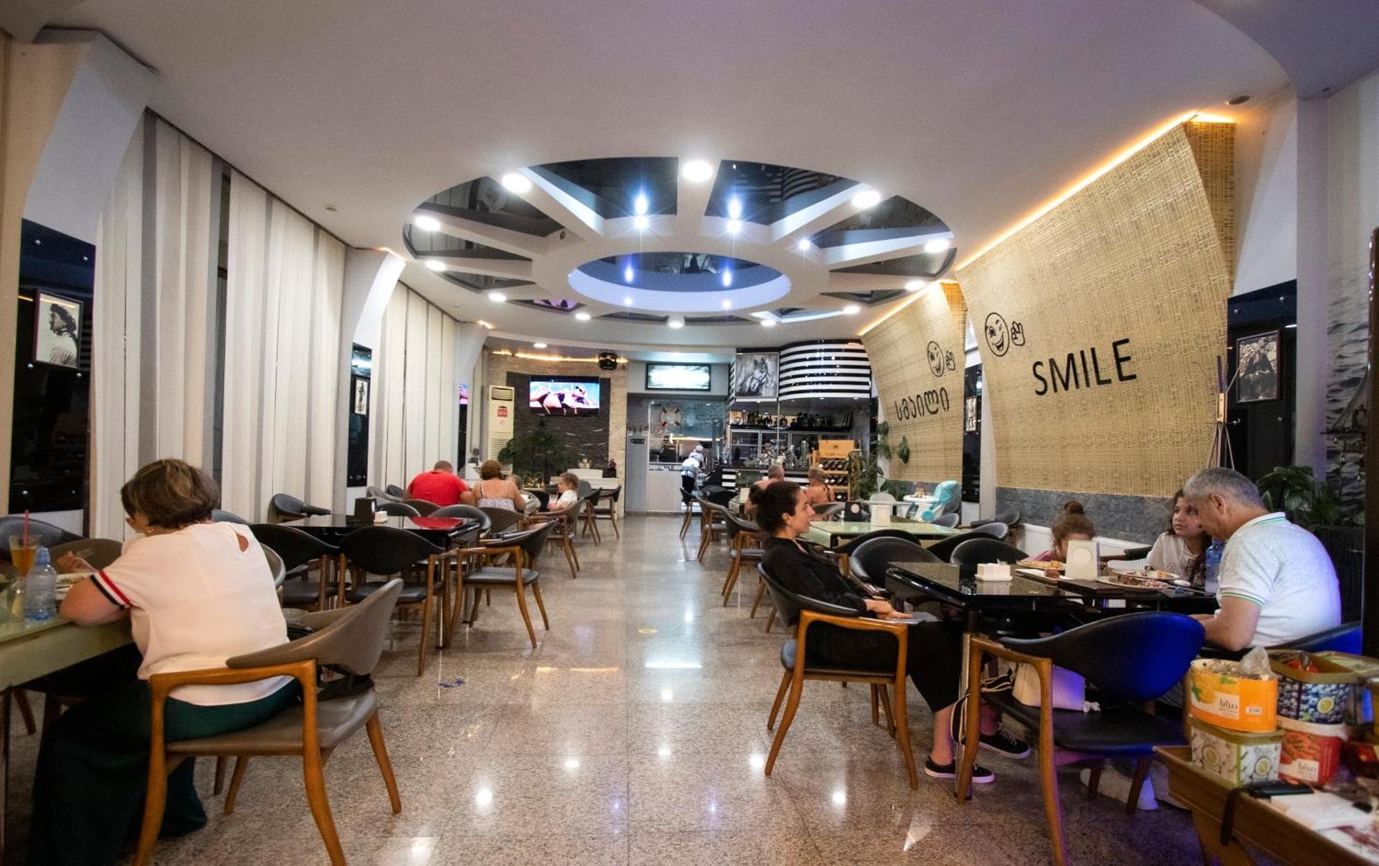 Hotel Smile Kobuleti Bagian luar foto
