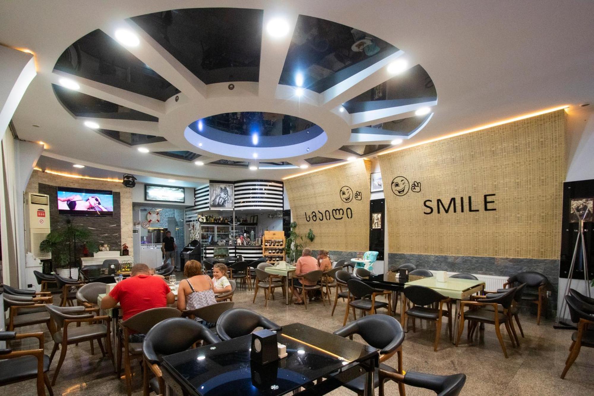 Hotel Smile Kobuleti Bagian luar foto