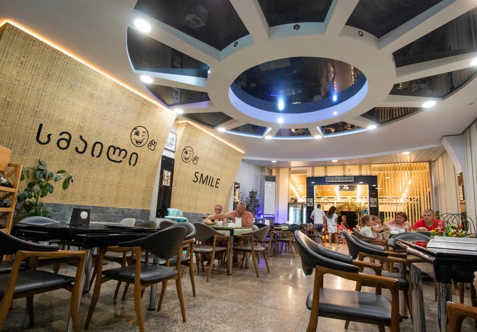 Hotel Smile Kobuleti Bagian luar foto