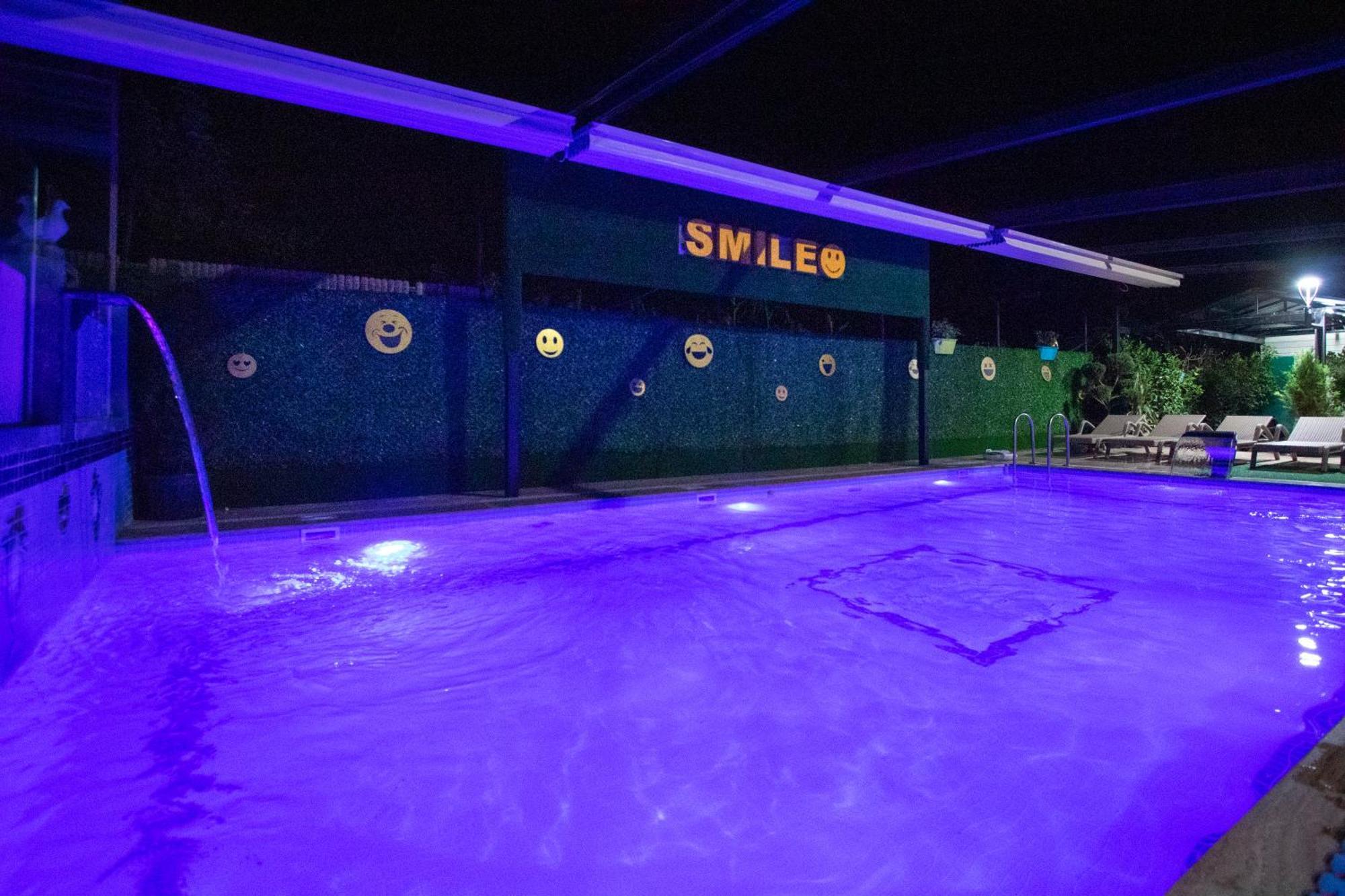 Hotel Smile Kobuleti Bagian luar foto
