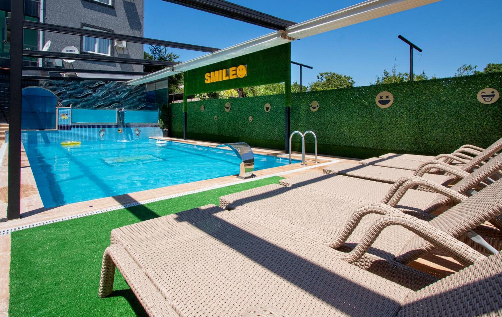 Hotel Smile Kobuleti Bagian luar foto