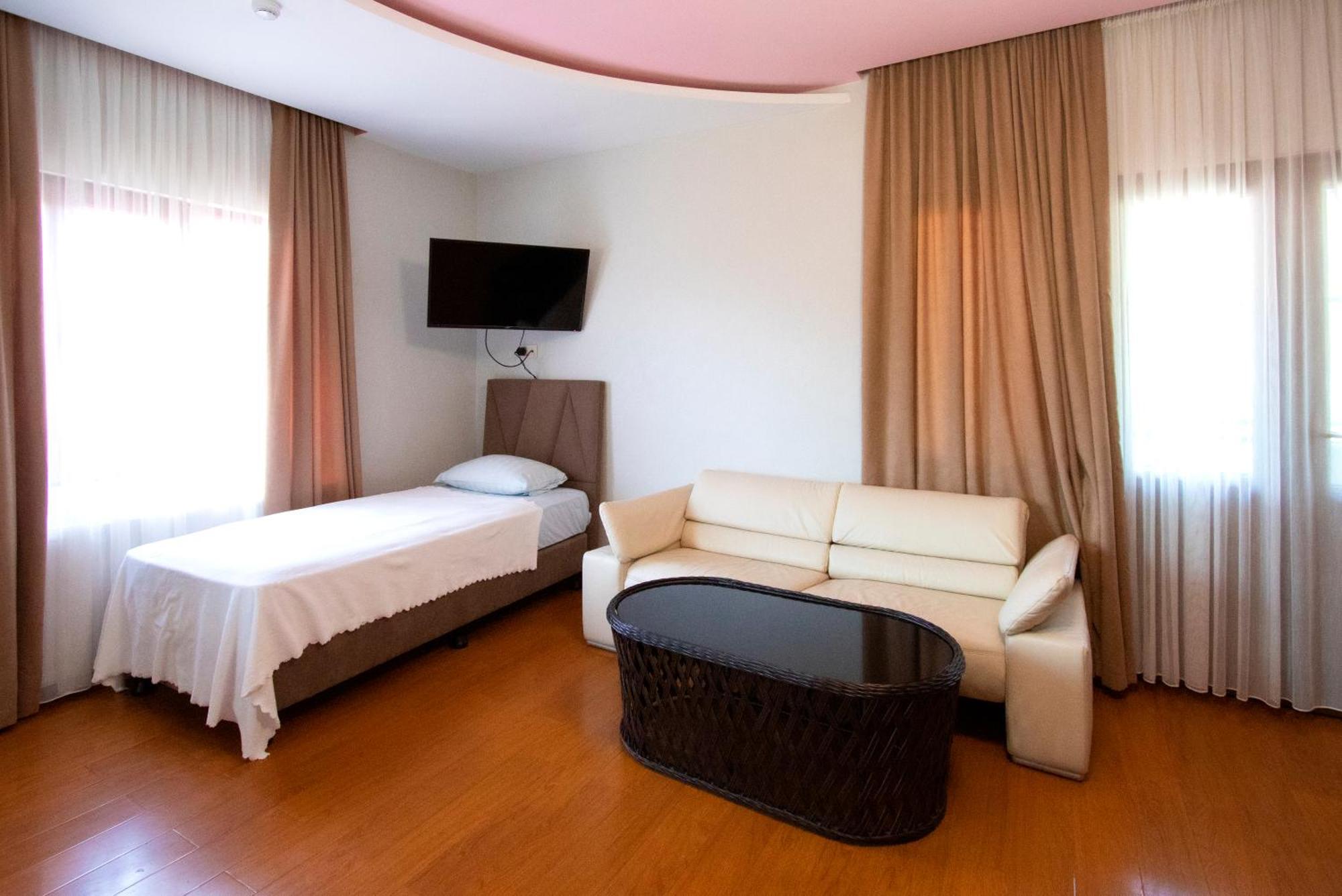 Hotel Smile Kobuleti Bagian luar foto