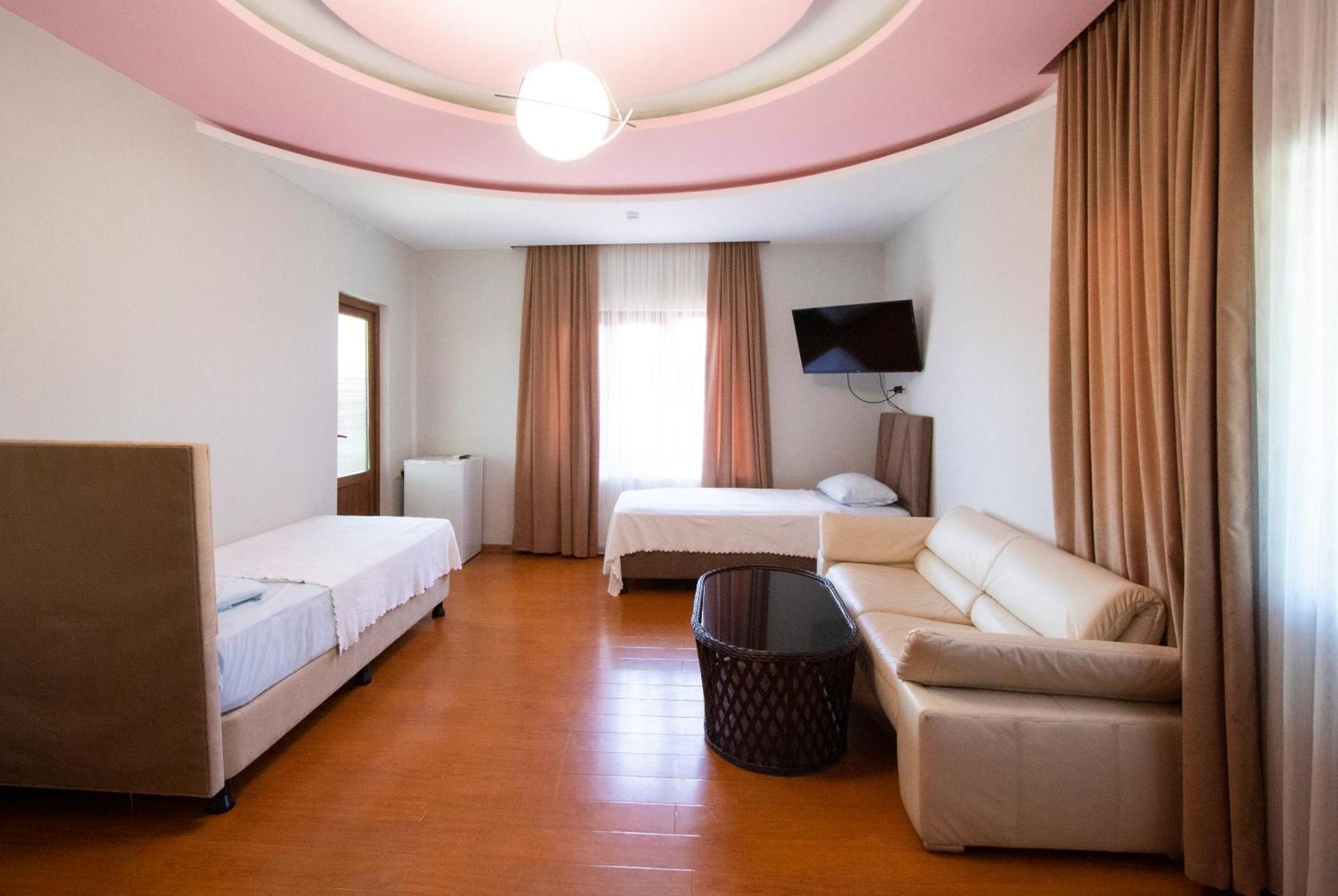 Hotel Smile Kobuleti Bagian luar foto